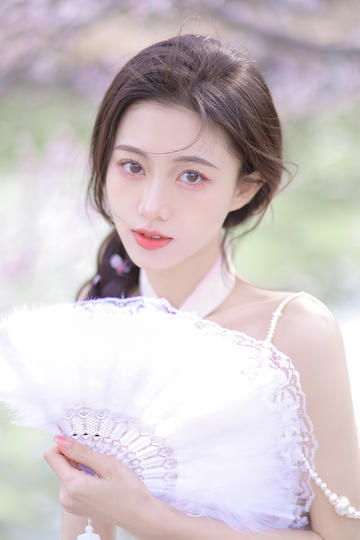 女初中生A